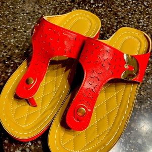 CUTE Sandals - Size 8 1/2
